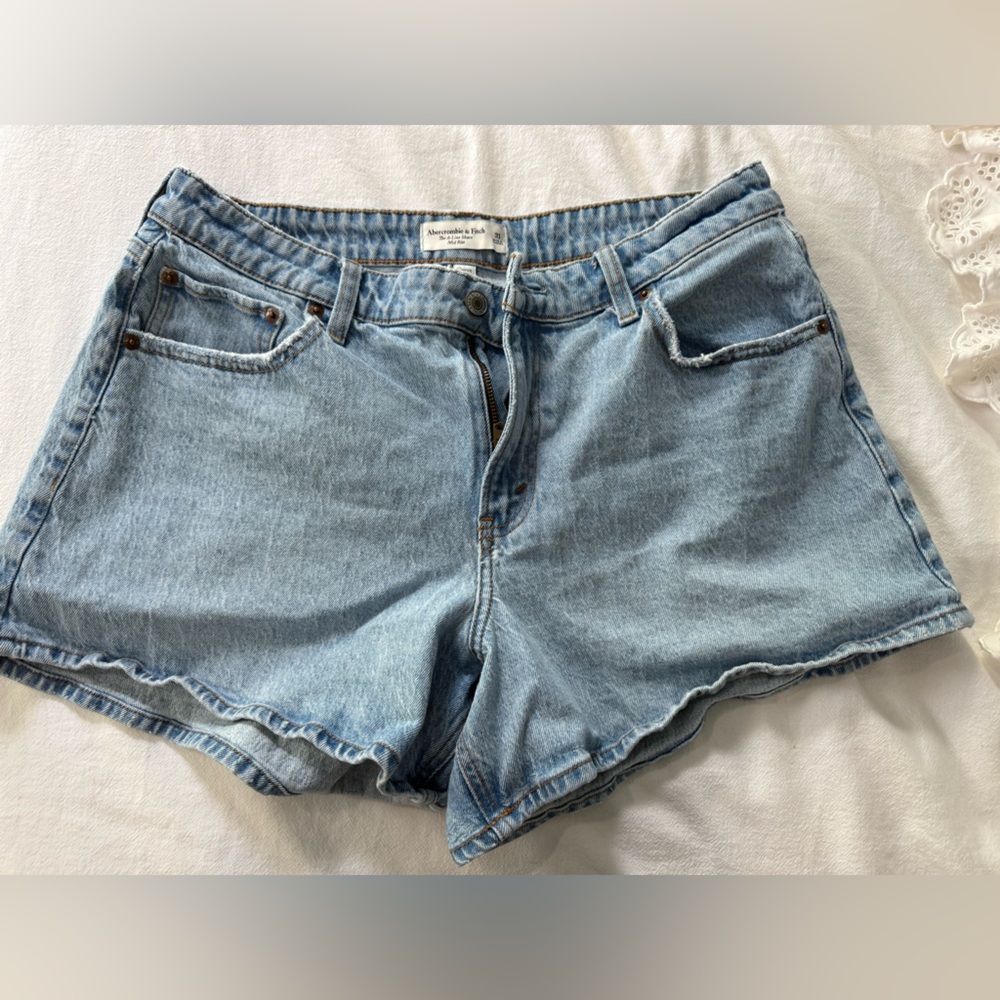 Abercrombie & Fitch mid rise A-line short